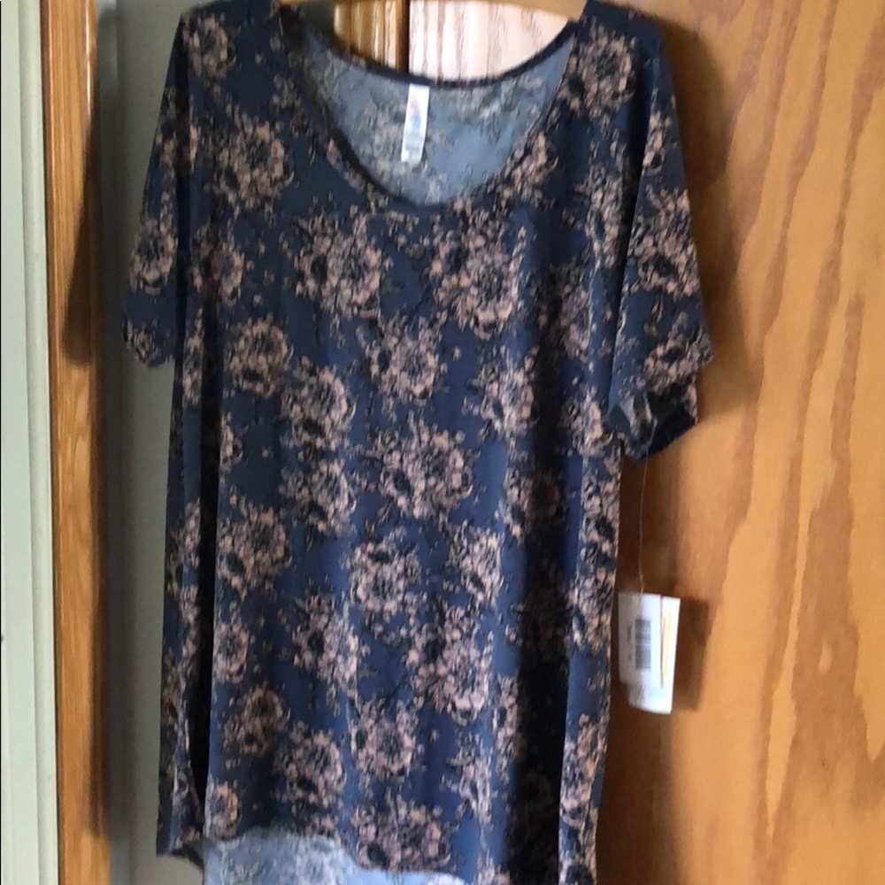 LuLaRoe Classic T was new, worn once!